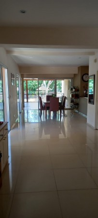 CASA EN VENTA Z/ AV. URQUIZA Y AV. M. DE ANDREA