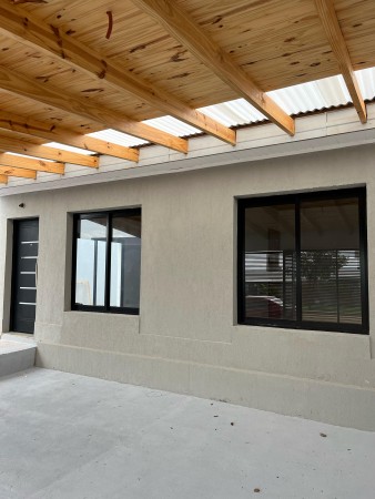 CASA EN VENTA BARRIO ITAEMBE GUAZU