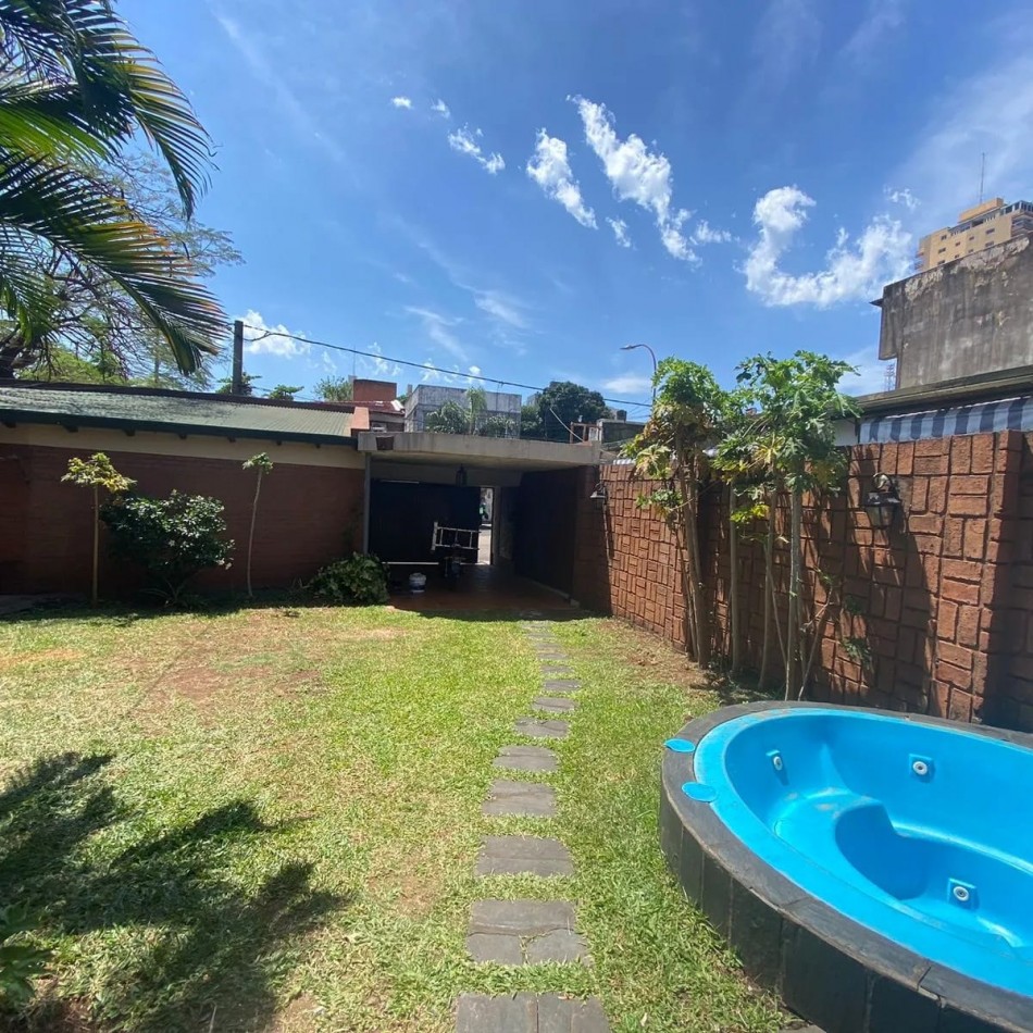 SE VENDE CASA CENTRICA CON LOCAL INDEPENDIENTE