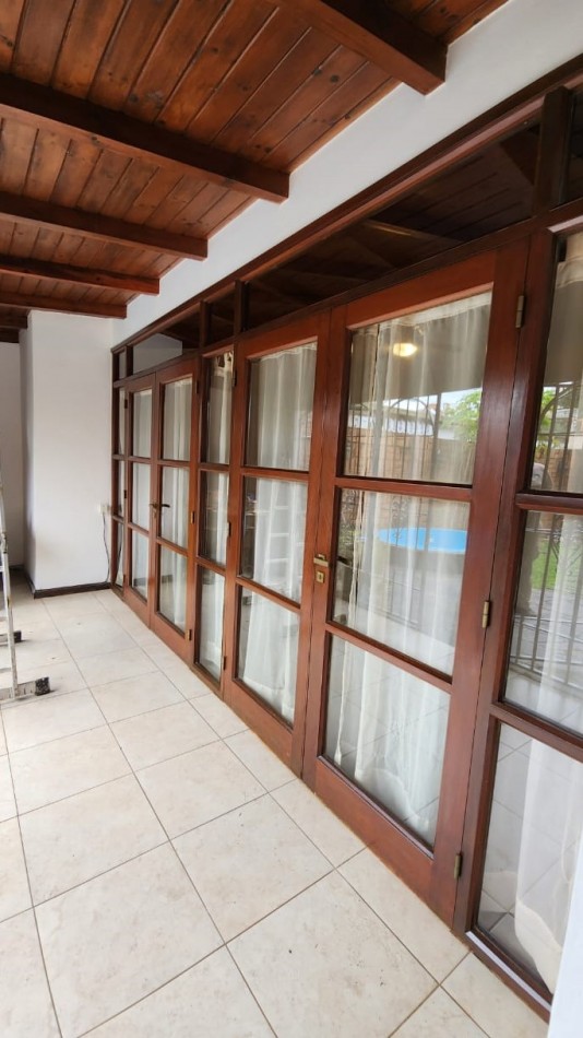 SE VENDE CASA CENTRICA CON LOCAL INDEPENDIENTE