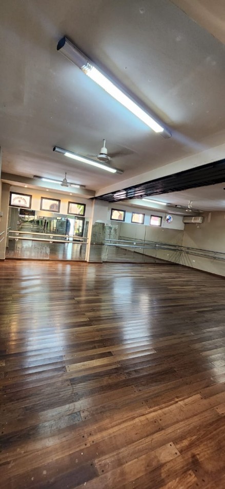 Local en Alquiler Colon 1220 Ex Salon de Danzas