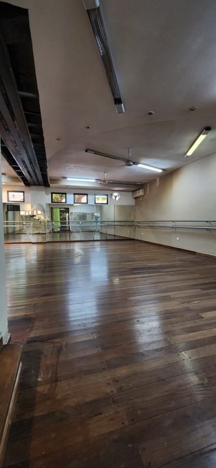 Local en Alquiler Colon 1220 Ex Salon de Danzas