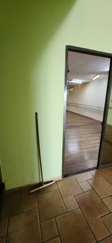 Local en Alquiler Colon 1220 Ex Salon de Danzas